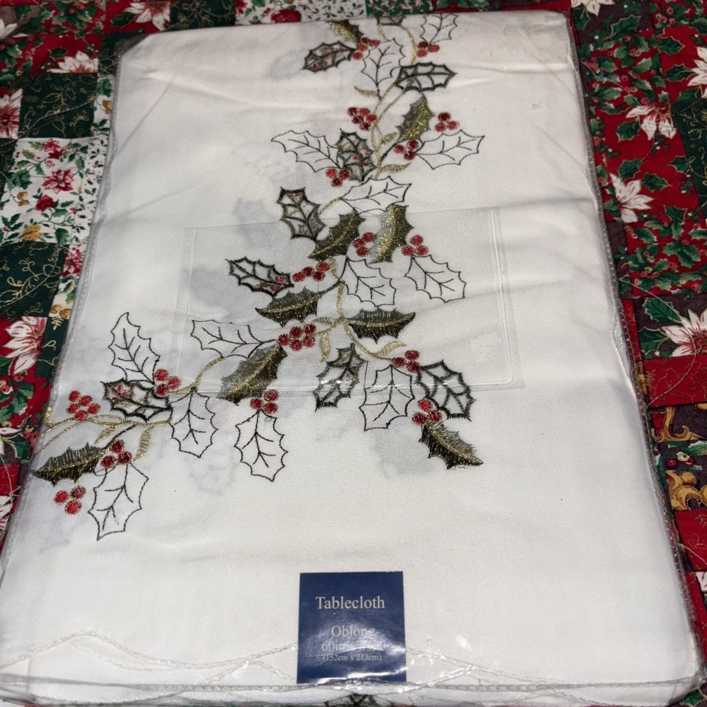 Villeroy‎ & Boch HOLLY BRANCH 60 x 84" Tablecloth Embroidered WHITE Oblong NWT
